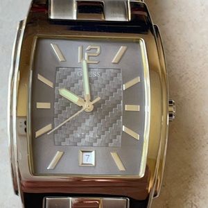 Guess Quartz silver w/date stainless steel water resistant